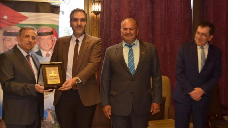 Madar Al-Saa Images 0.5372024725275757