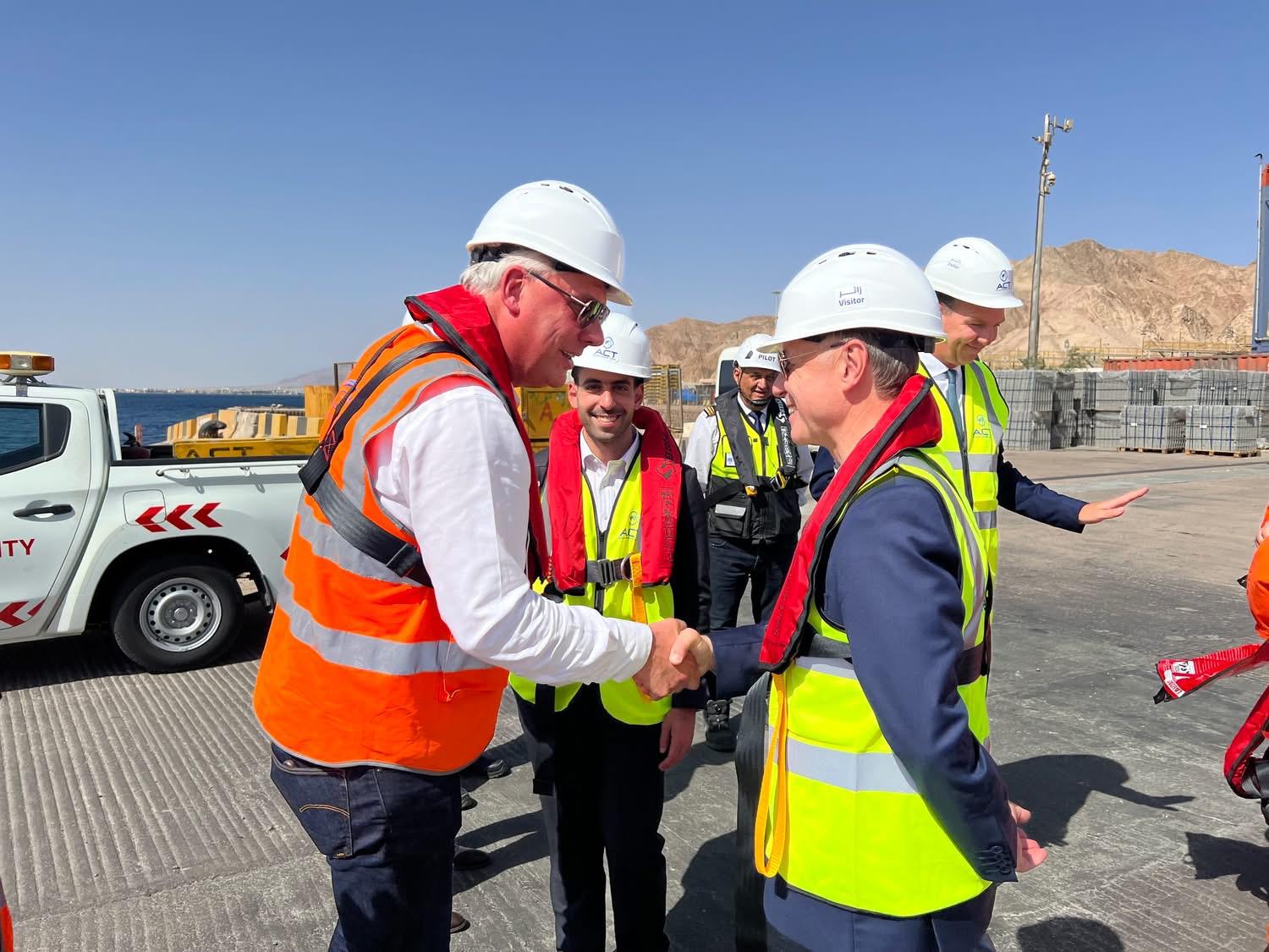 Madar Al-Saa Images 0.6017682556196213