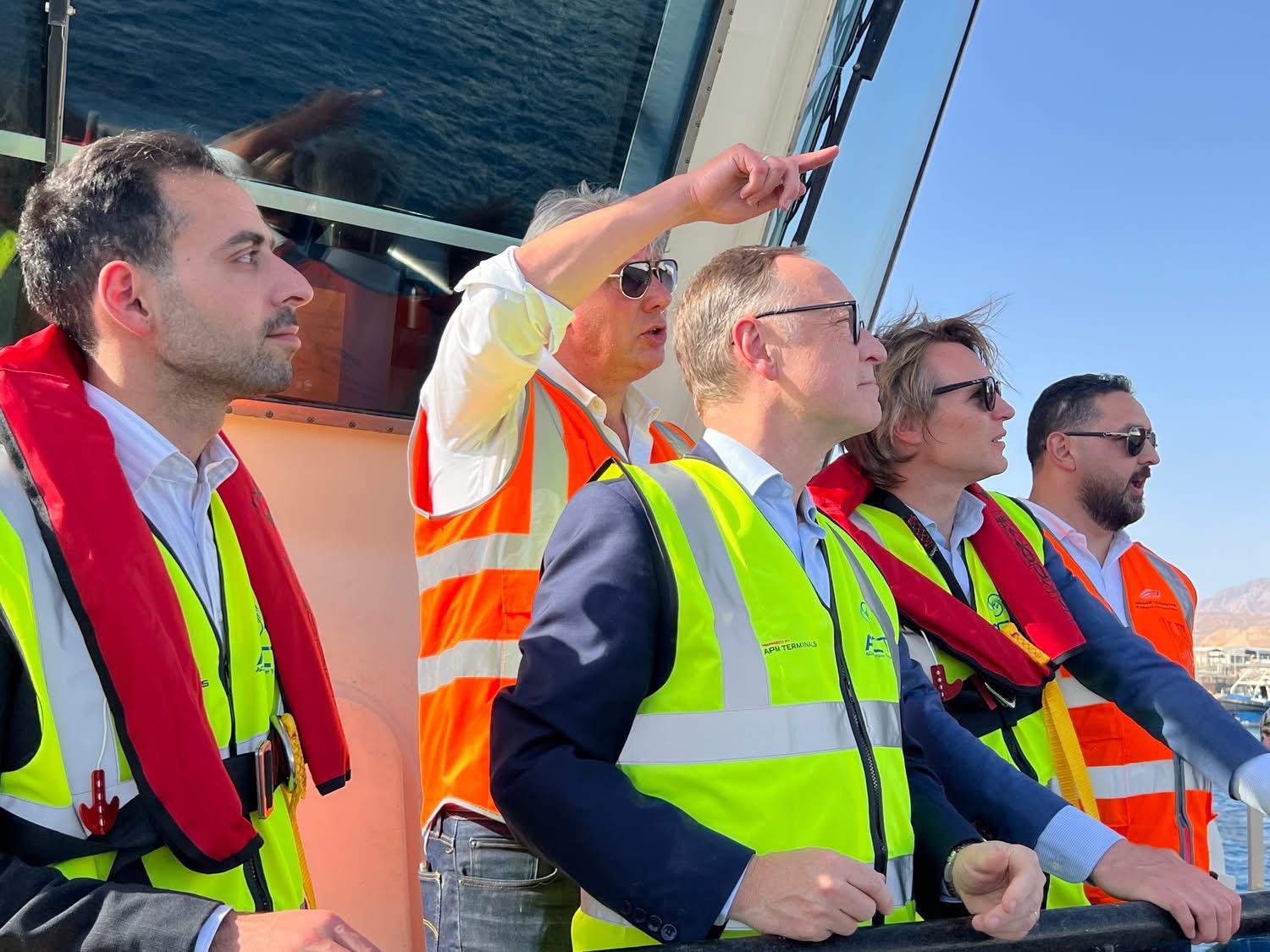 Madar Al-Saa Images 0.2381880812748468