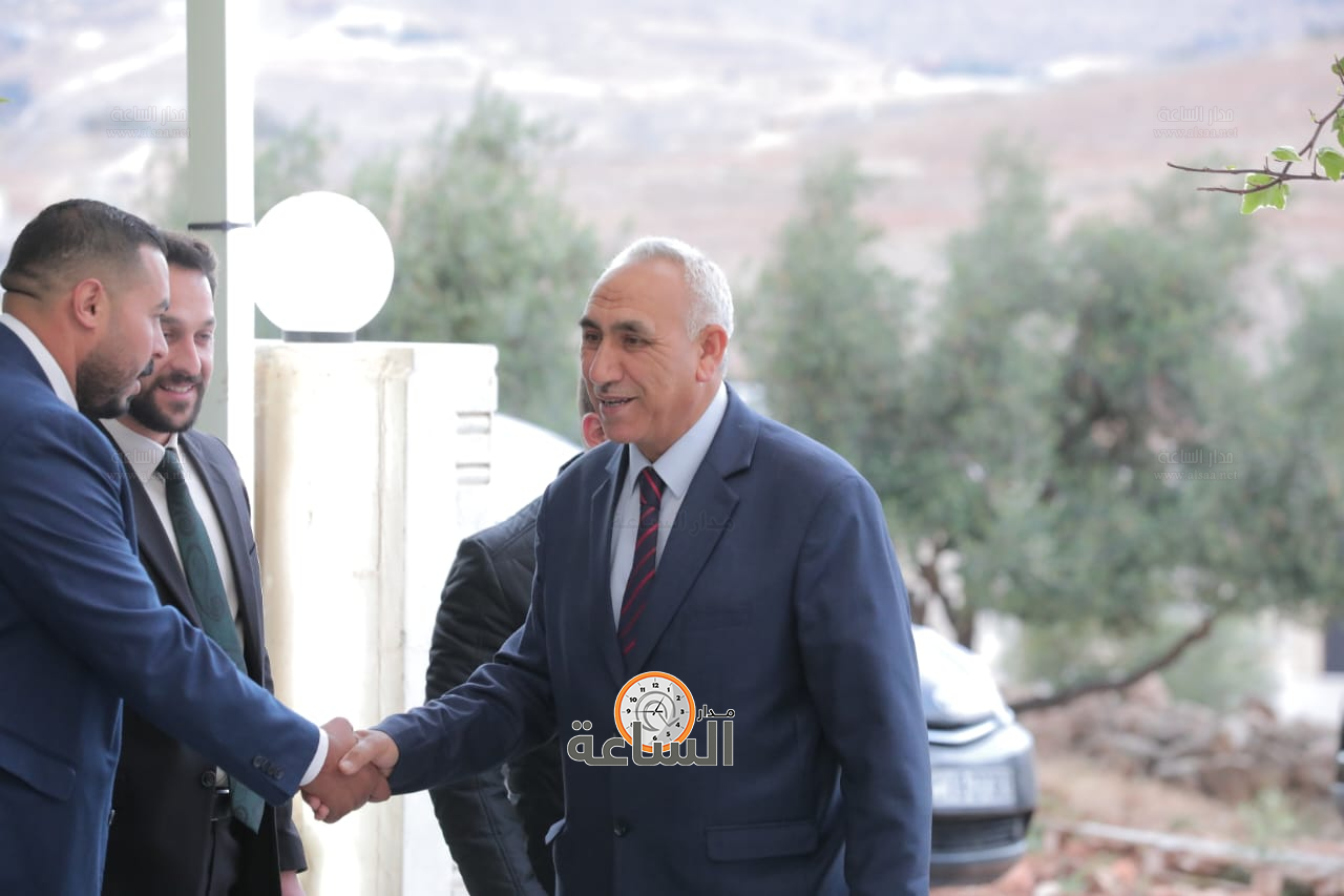 Madar Al-Saa Images 0.555530554742207