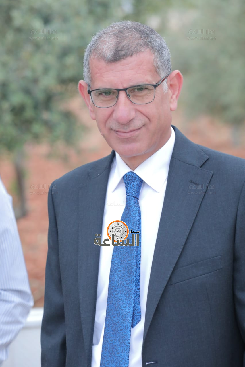 Madar Al-Saa Images 0.4170053184551826