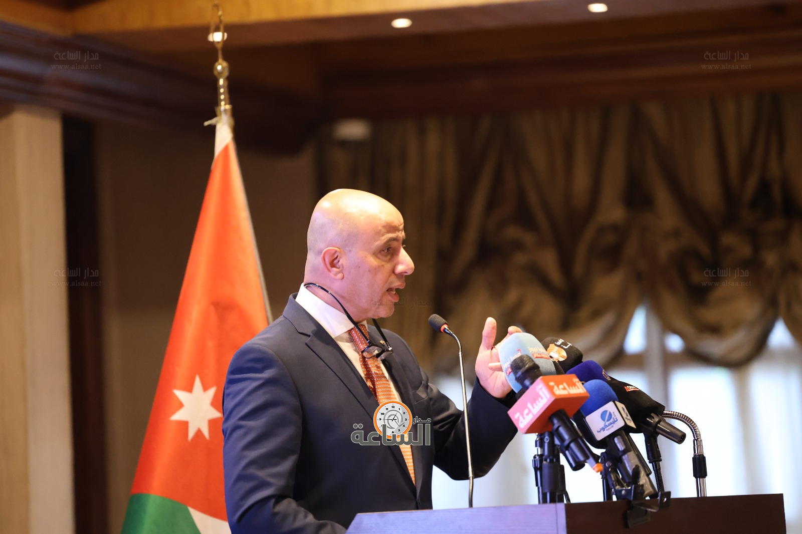 Madar Al-Saa Images 0.5415203817134868