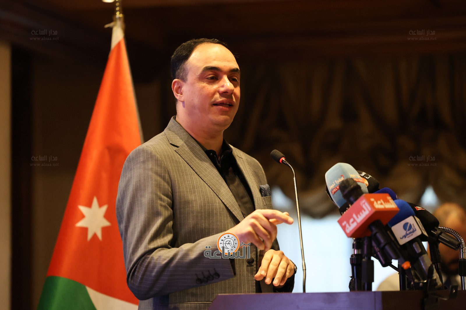 Madar Al-Saa Images 0.46165397797389773