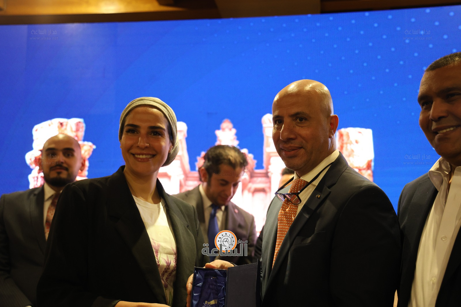 Madar Al-Saa Images 0.5658456816958951