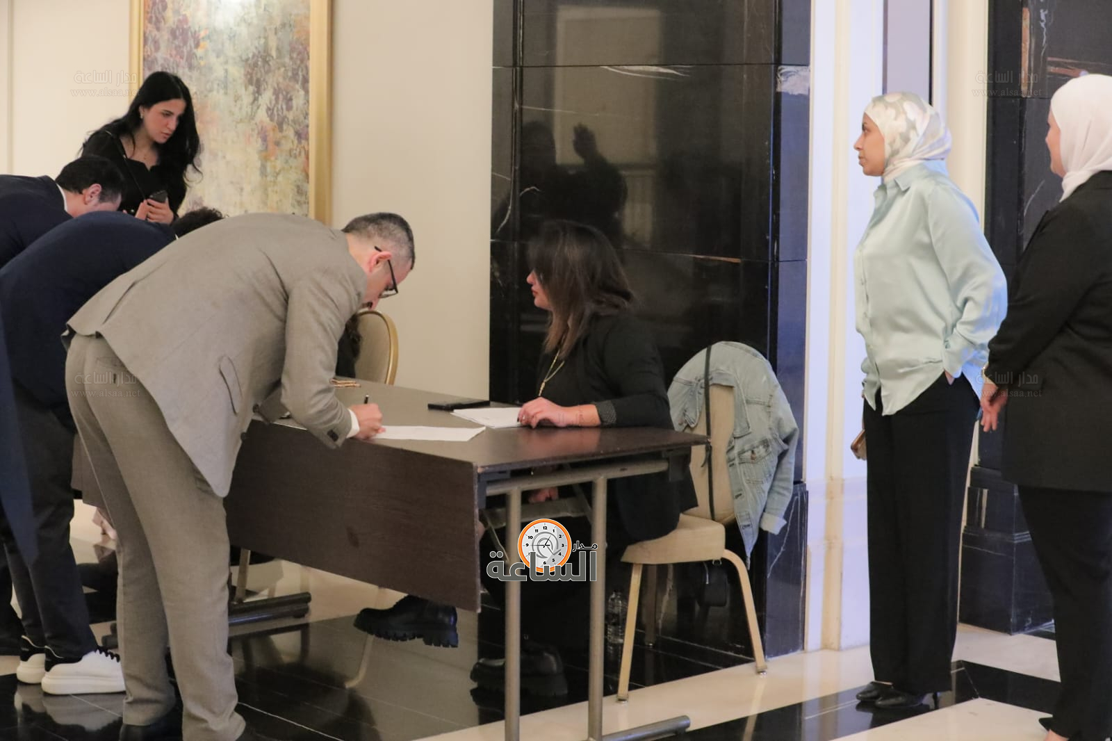 Madar Al-Saa Images 0.7400865037263215