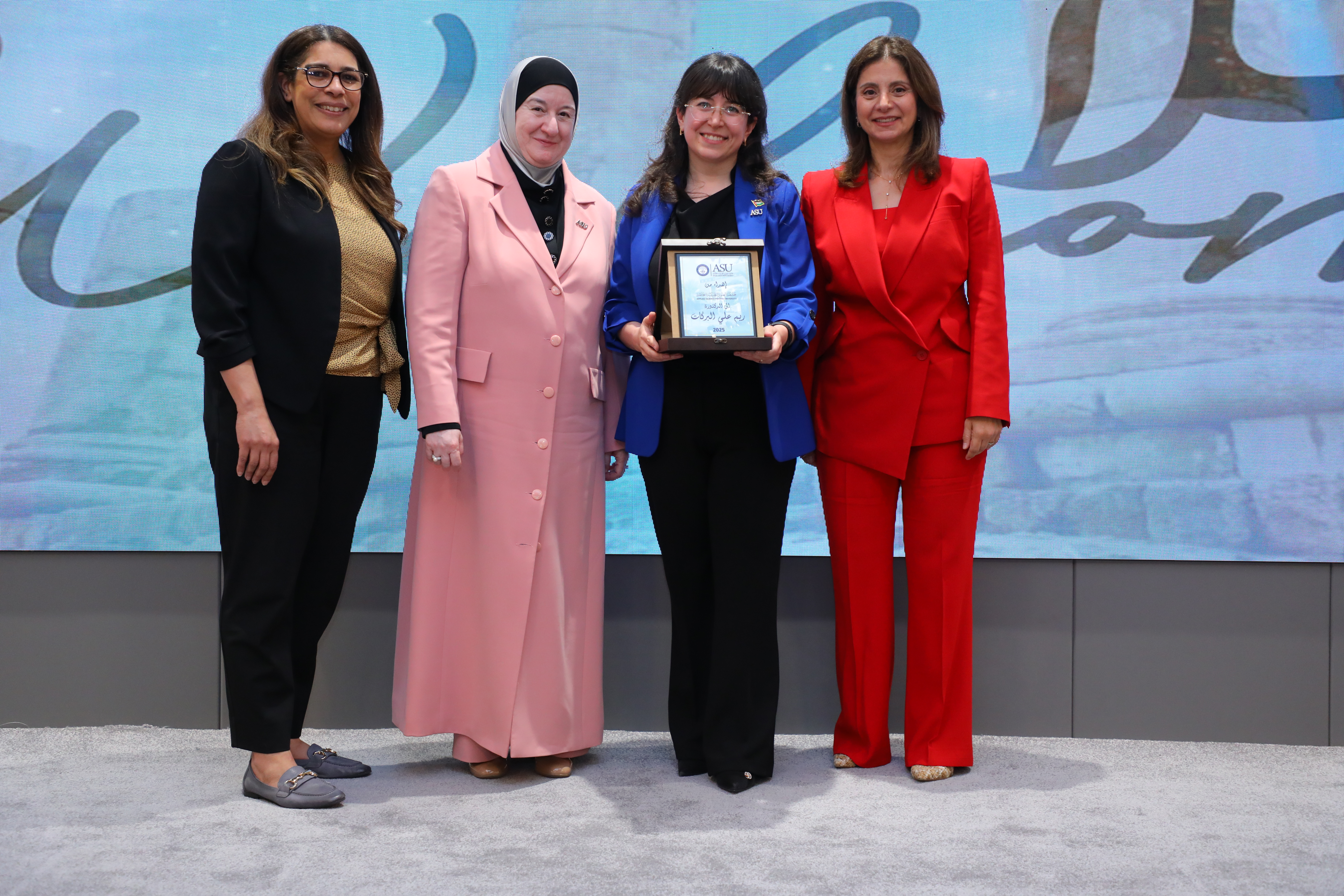 Madar Al-Saa Images 0.9374866441557209