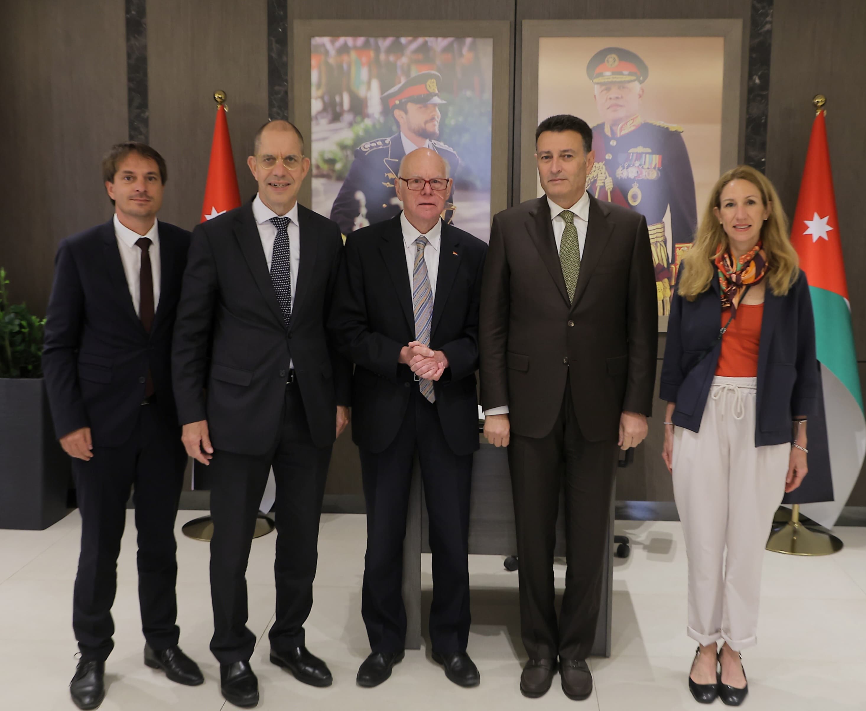 Madar Al-Saa Images 0.15259765487077992