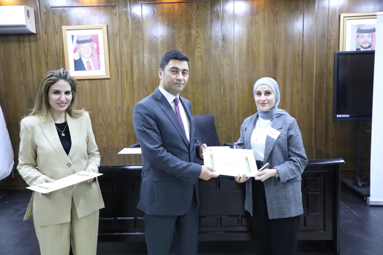 Madar Al-Saa Images 0.5724060740132088