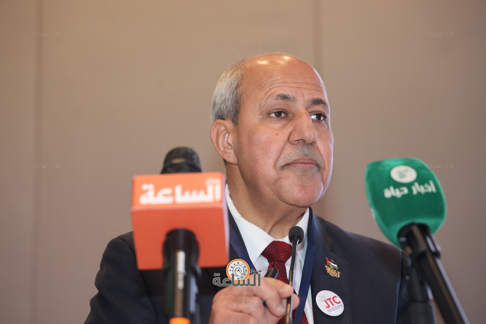 Madar Al-Saa Images 0.7107663116878121