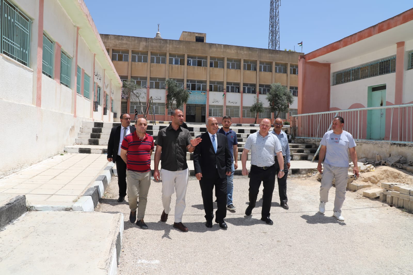 Madar Al-Saa Images 0.14859813399799915