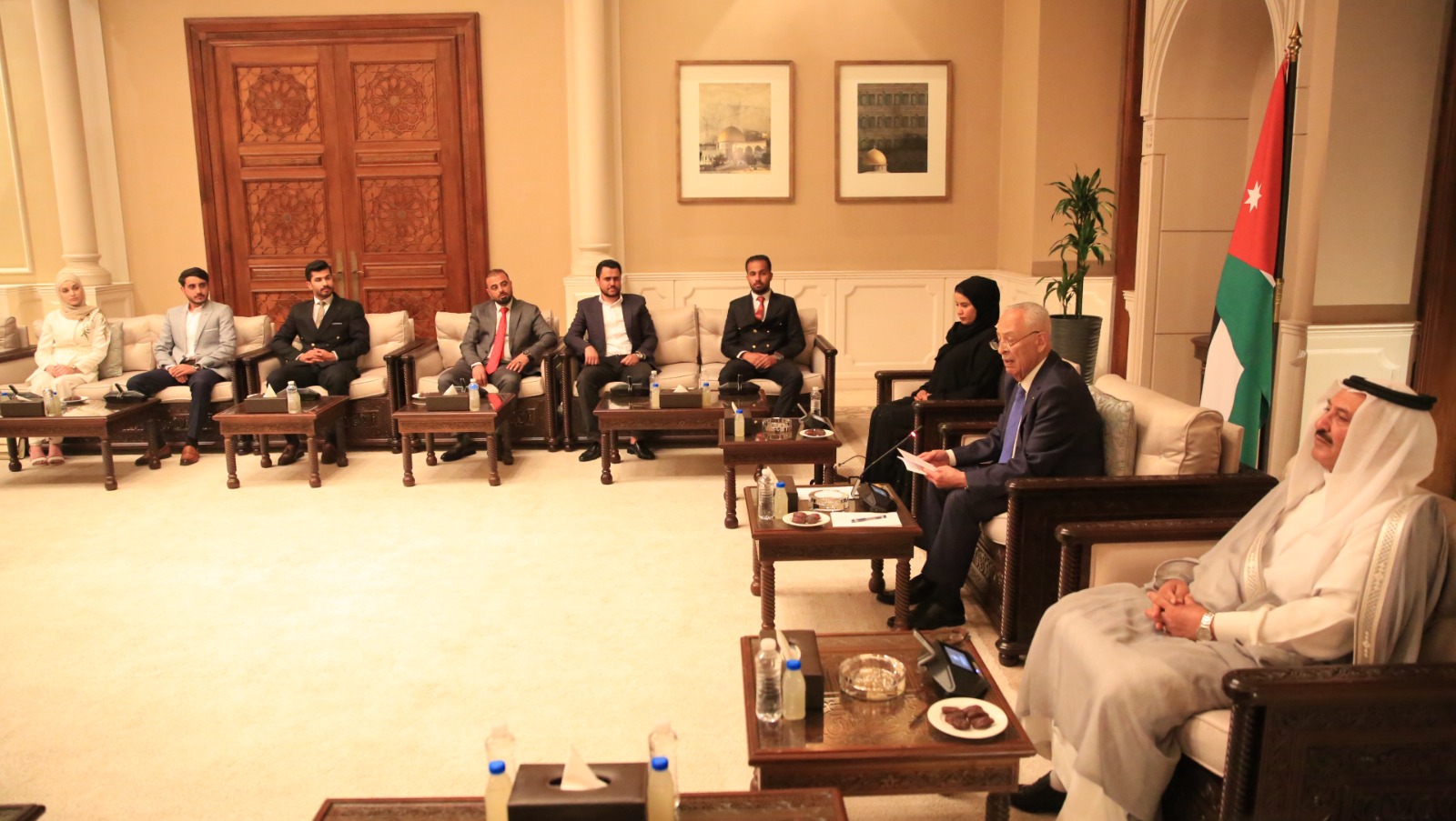 Madar Al-Saa Images 0.9459901450504574