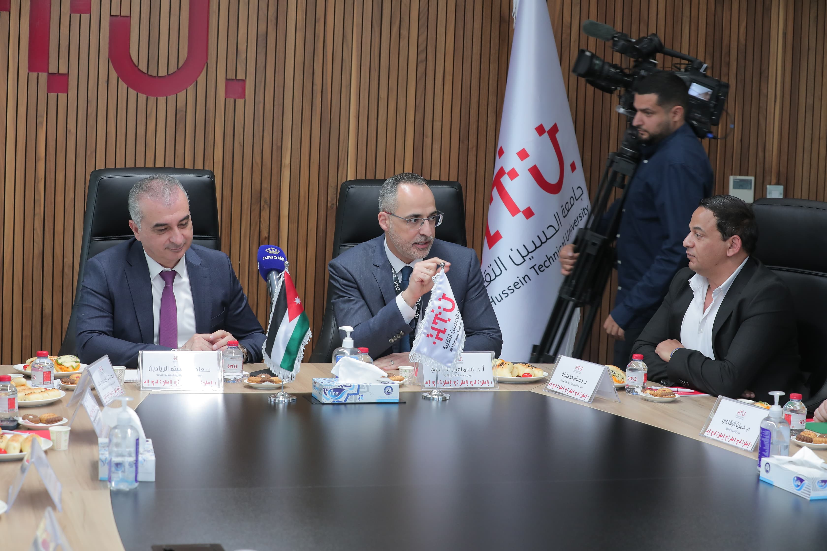 Madar Al-Saa Images 0.6280643221096128