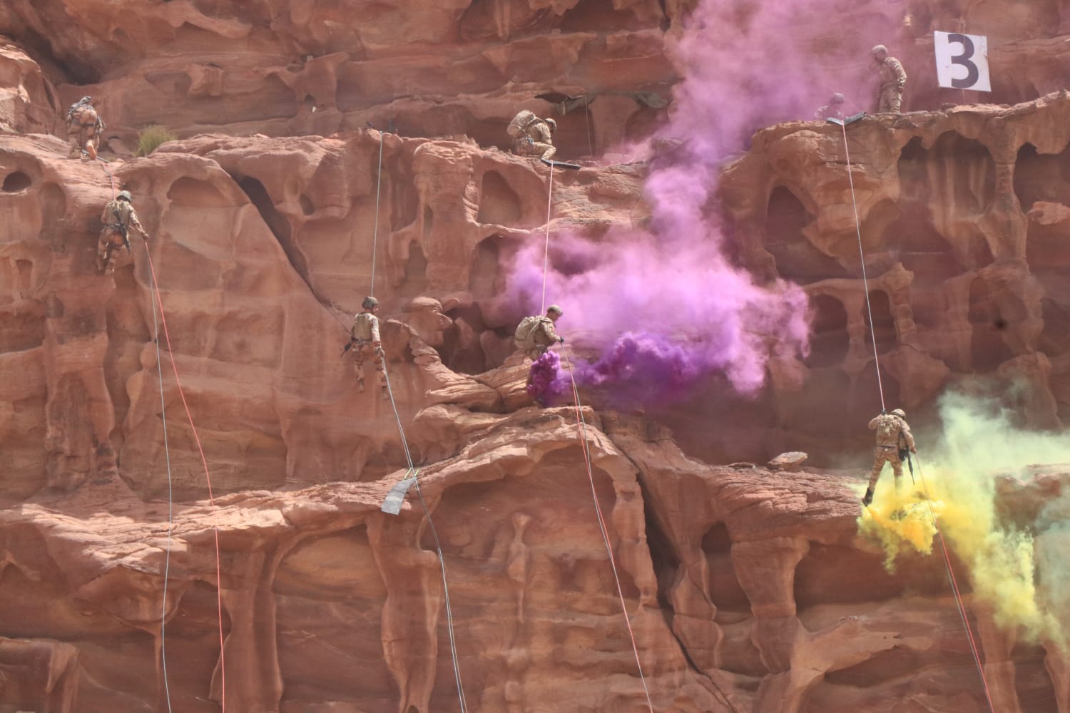 Madar Al-Saa Images 0.9479088645245644