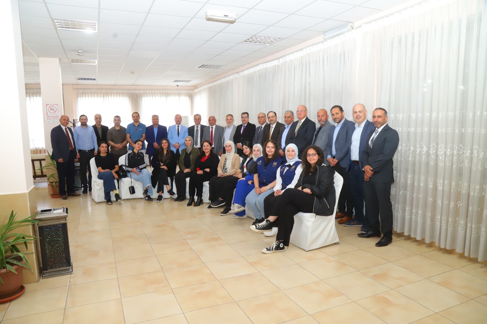 Madar Al-Saa Images 0.4415697420327718