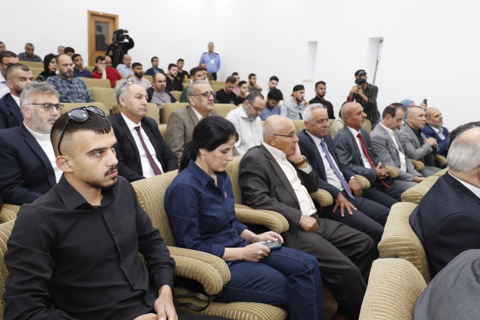 Madar Al-Saa Images 0.192464461179515