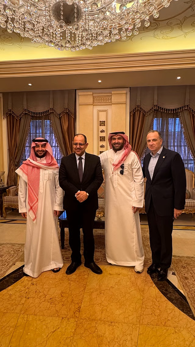 Madar Al-Saa Images 0.202335535858575