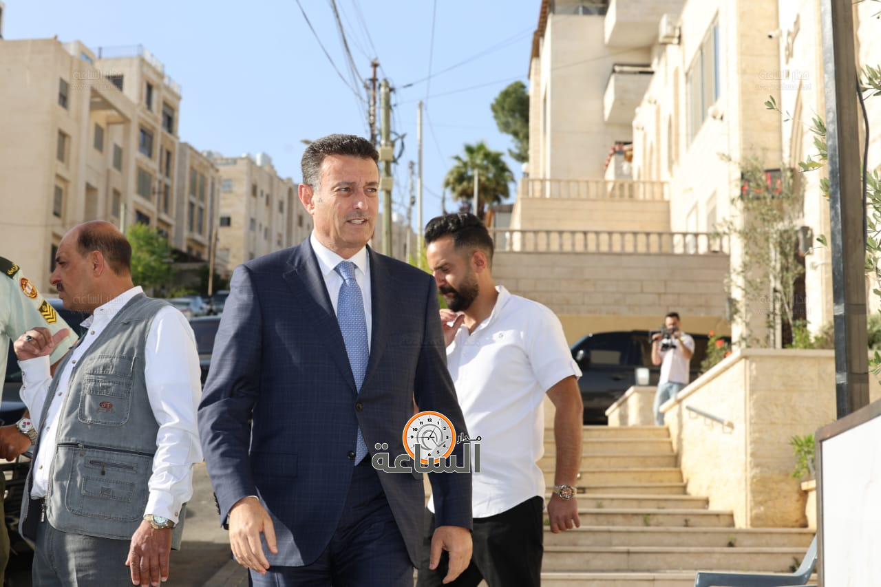 Madar Al-Saa Images 0.4838130629331092