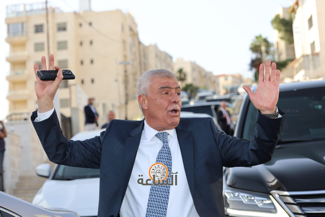 Madar Al-Saa Images 0.47666666081561027