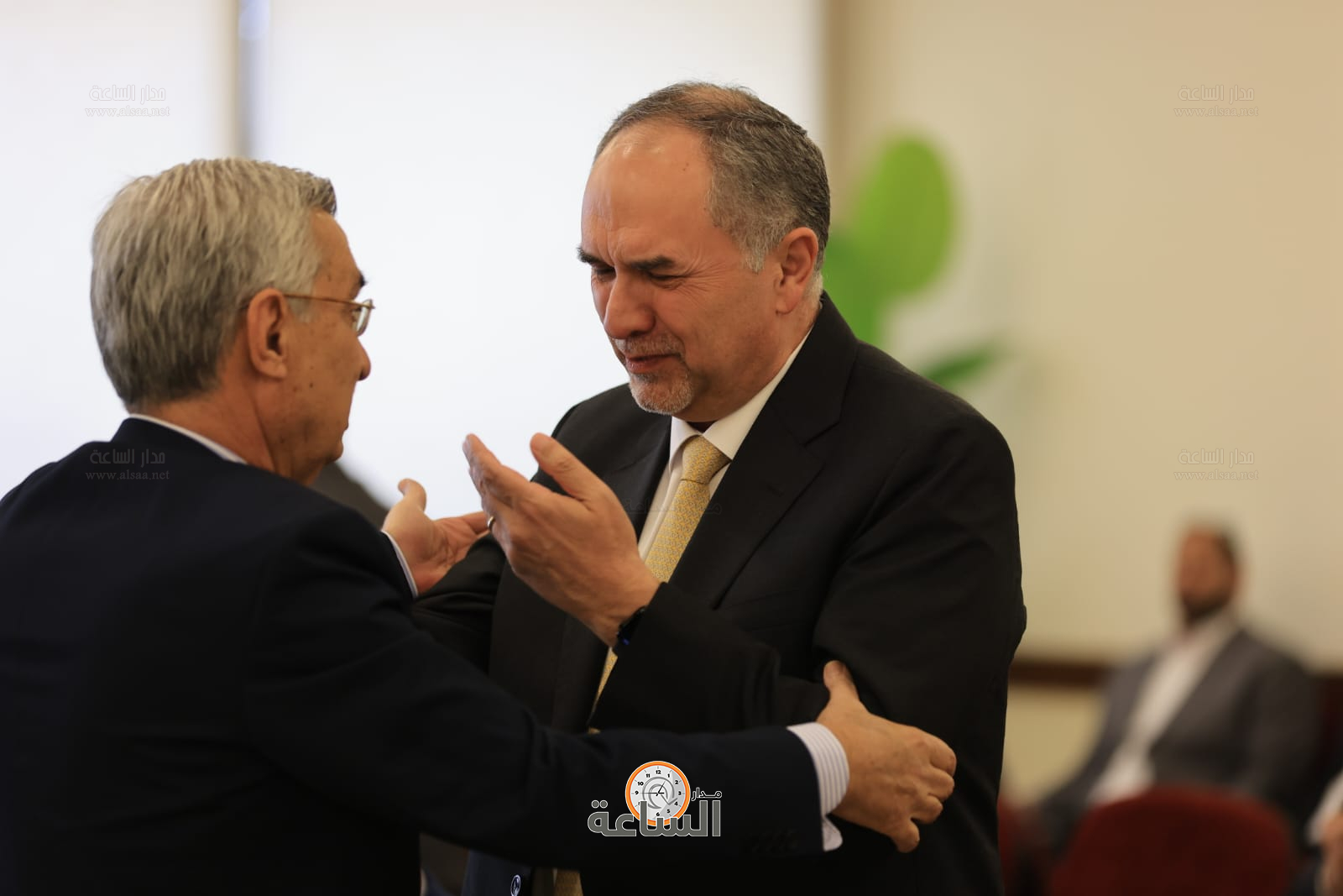 Madar Al-Saa Images 0.9518280385737652