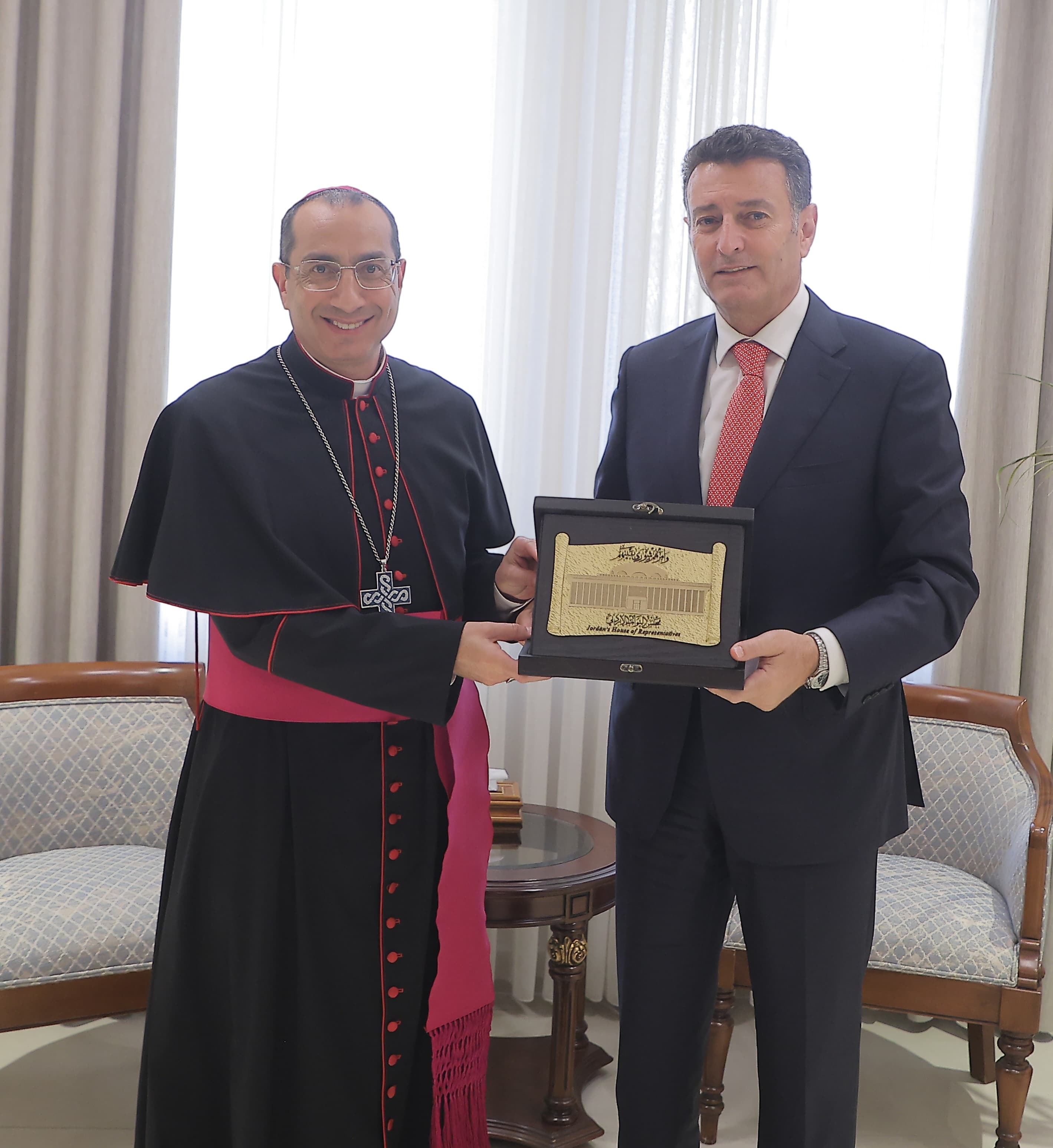 Madar Al-Saa Images 0.1452074097466285