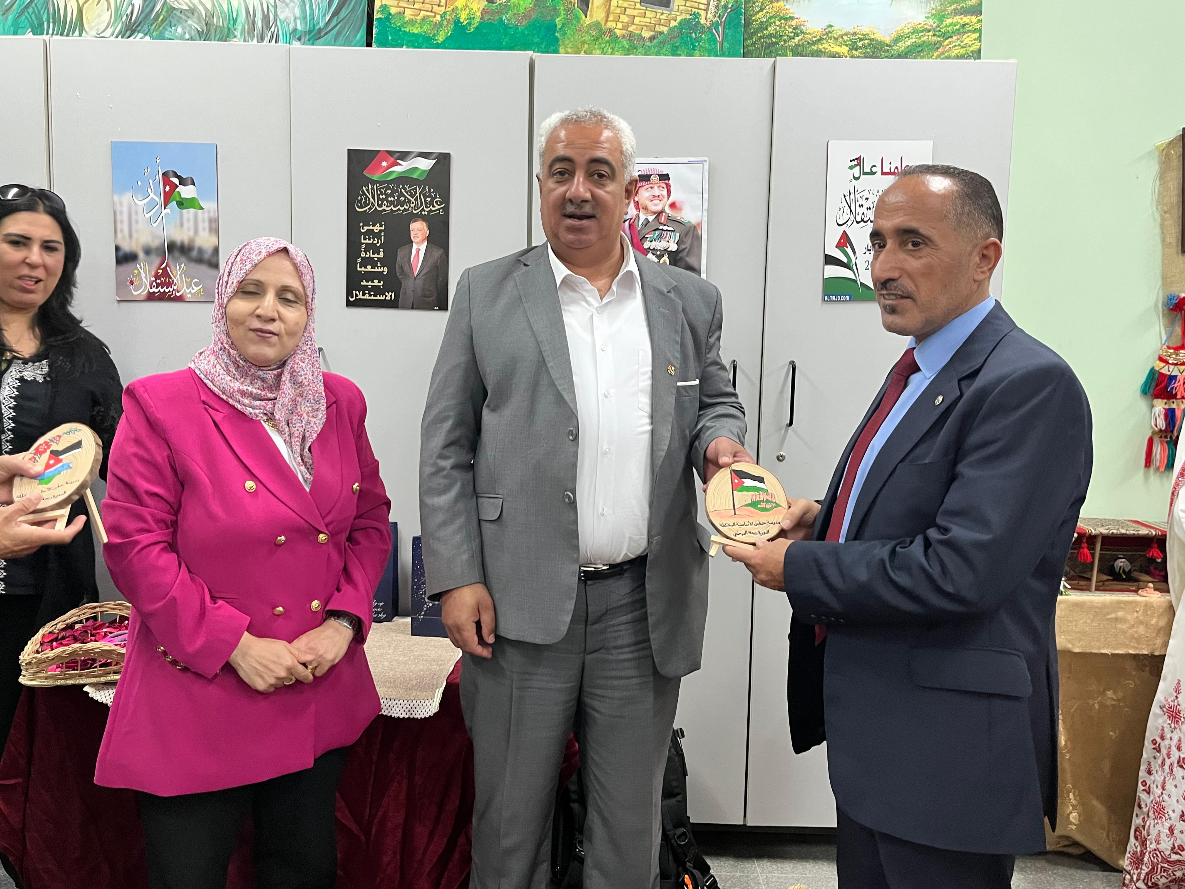 Madar Al-Saa Images 0.091580792294359