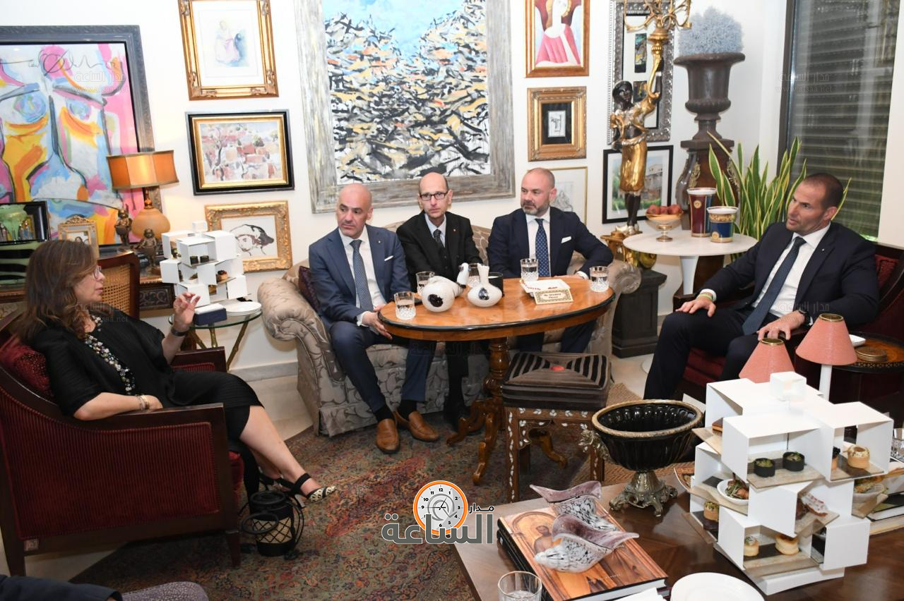 Madar Al-Saa Images 0.6487121392532168