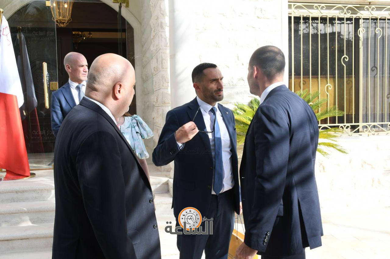 Madar Al-Saa Images 0.4767462842374023