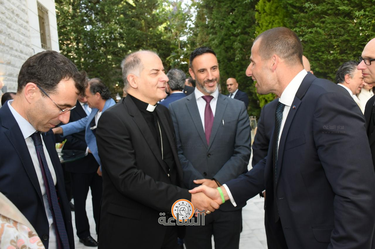 Madar Al-Saa Images 0.019158513487786633