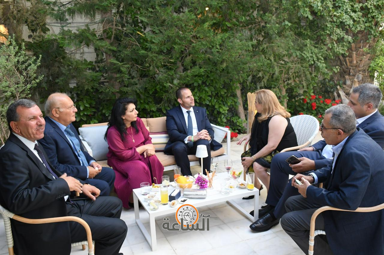 Madar Al-Saa Images 0.2534545159361832