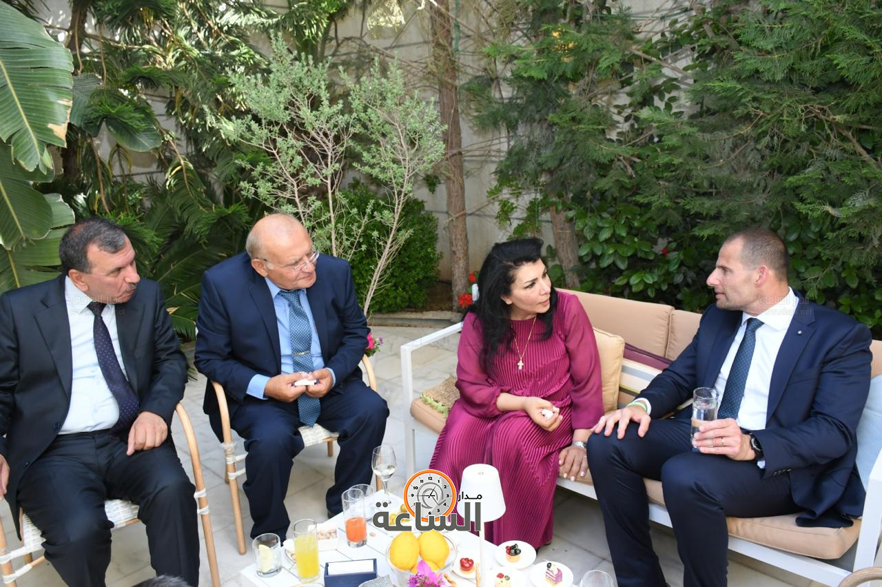 Madar Al-Saa Images 0.0636944940407479