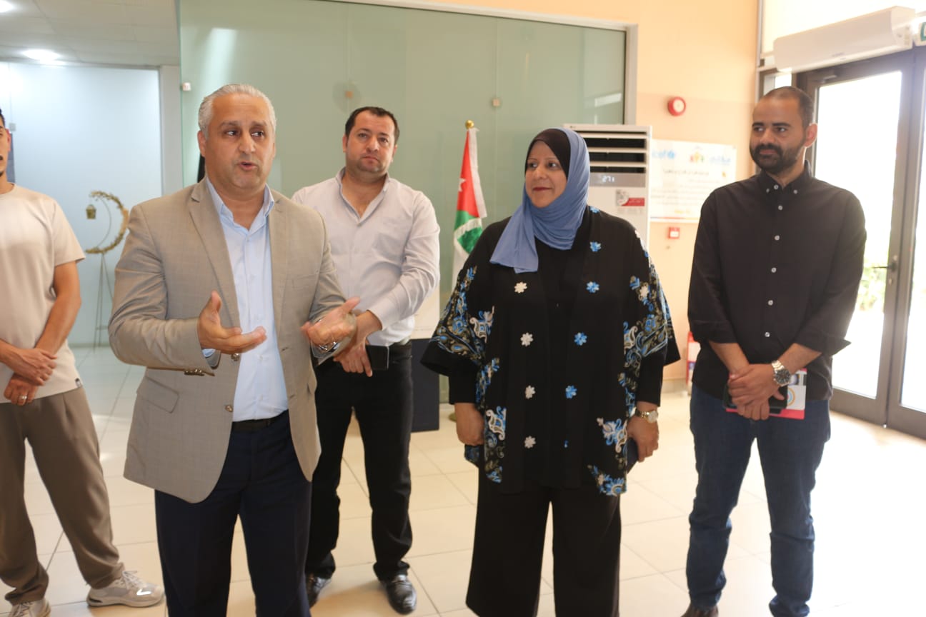 Madar Al-Saa Images 0.03573025940798724