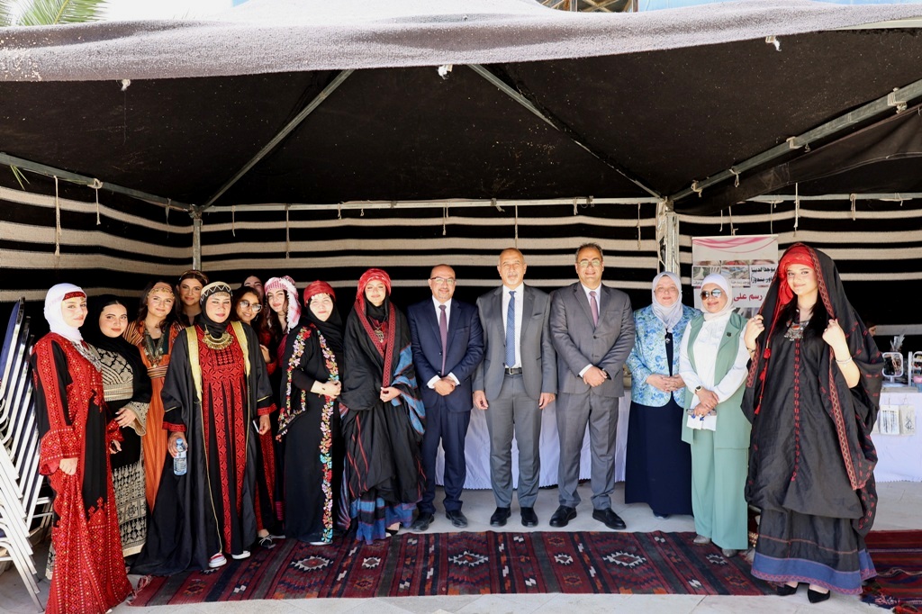 Madar Al-Saa Images 0.4511675545140985