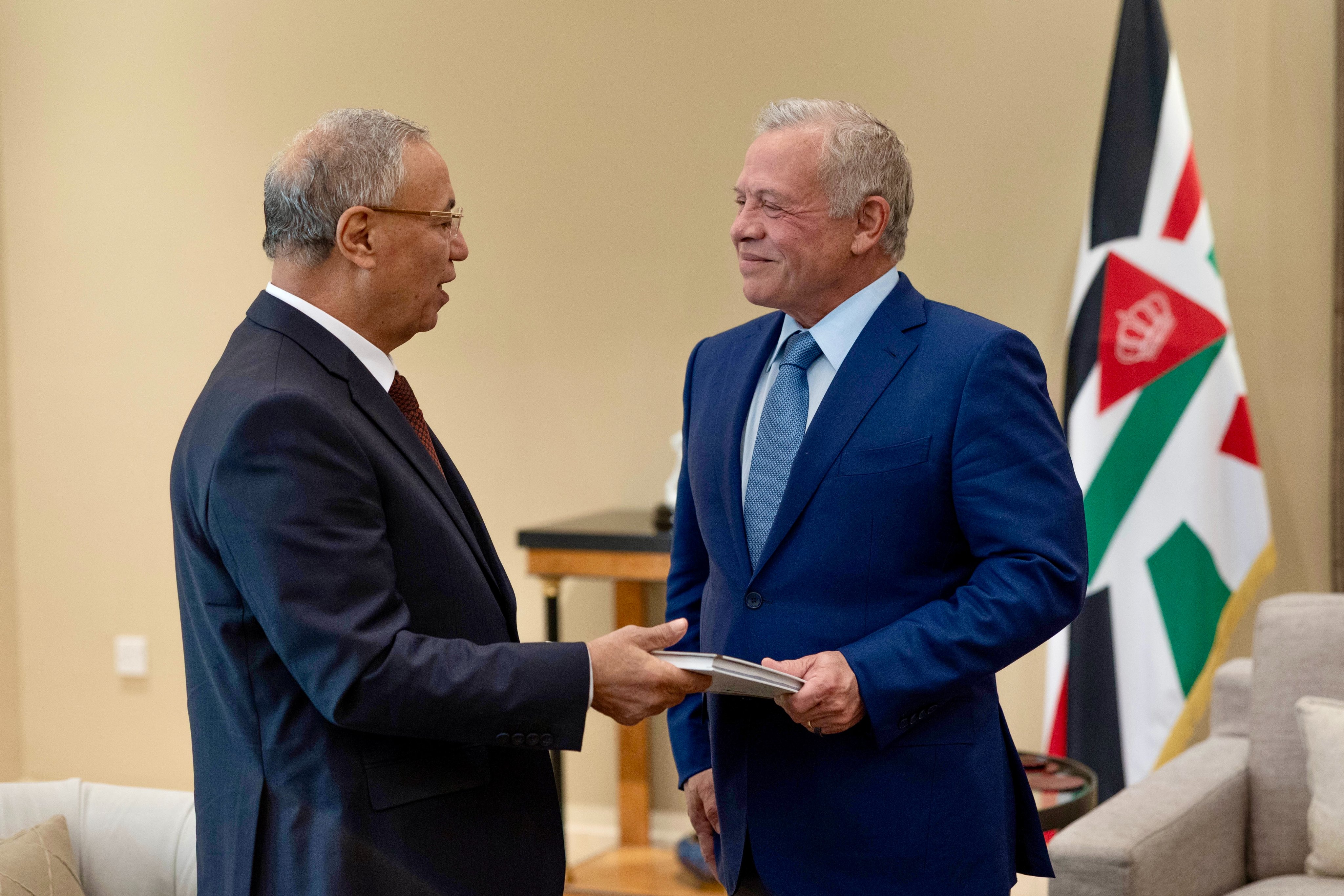 Madar Al-Saa Images 0.39582580855414395