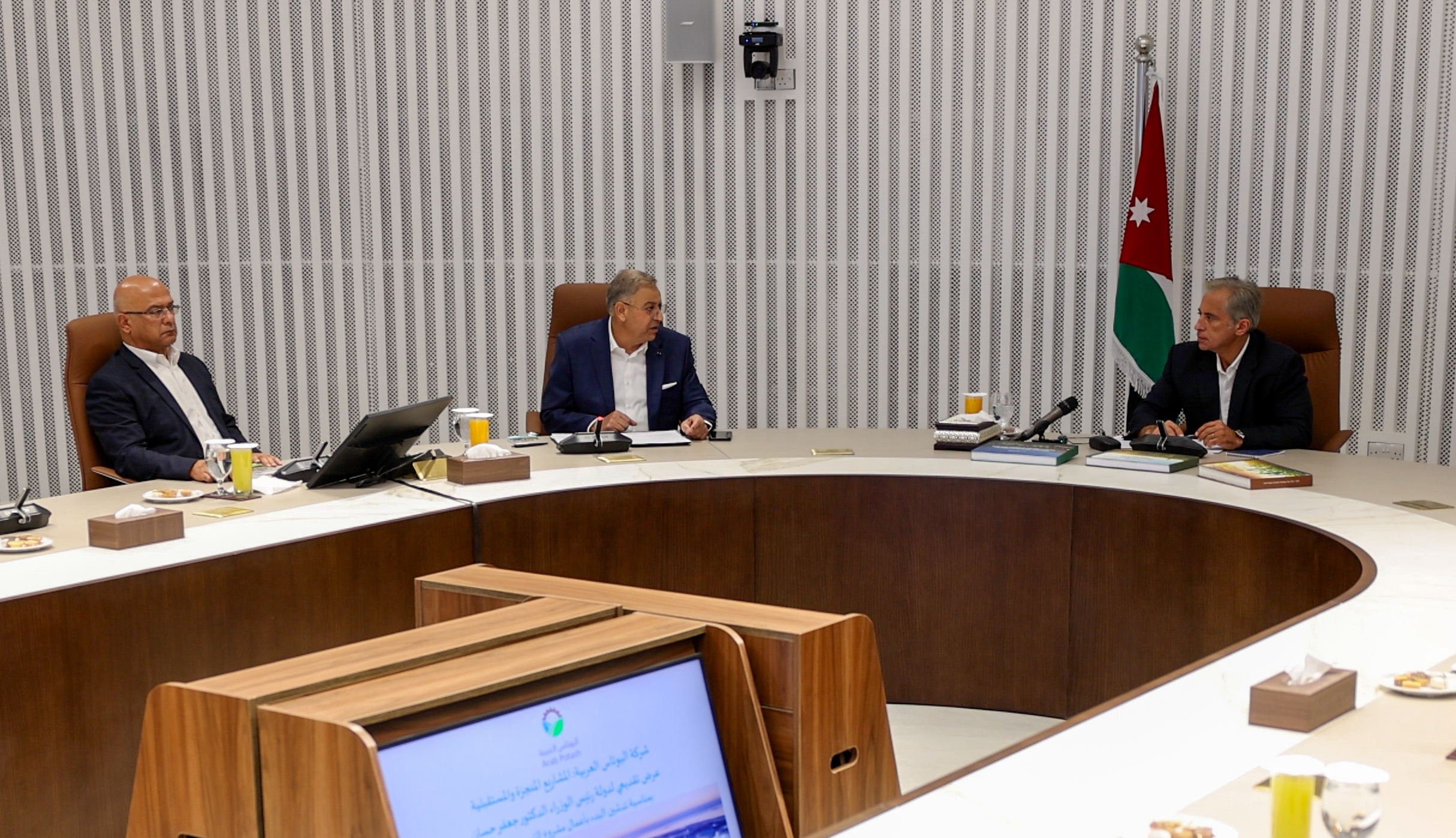 Madar Al-Saa Images 0.4915069652248516