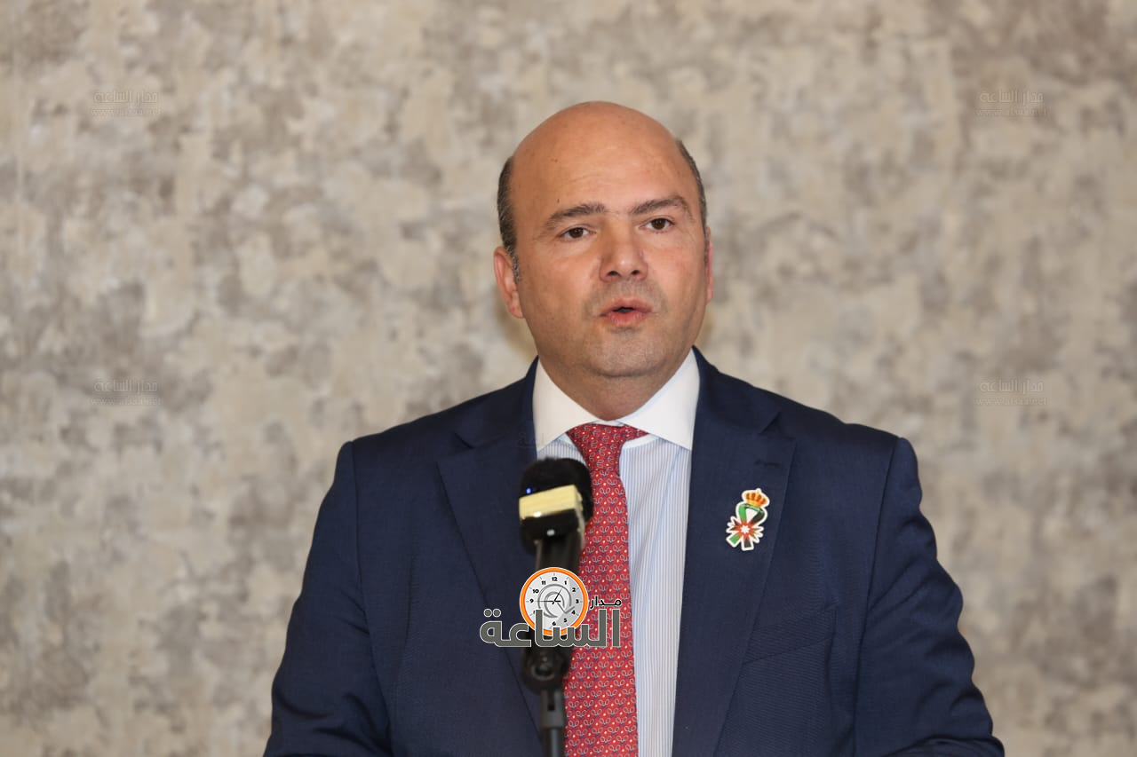 Madar Al-Saa Images 0.4114394720691986