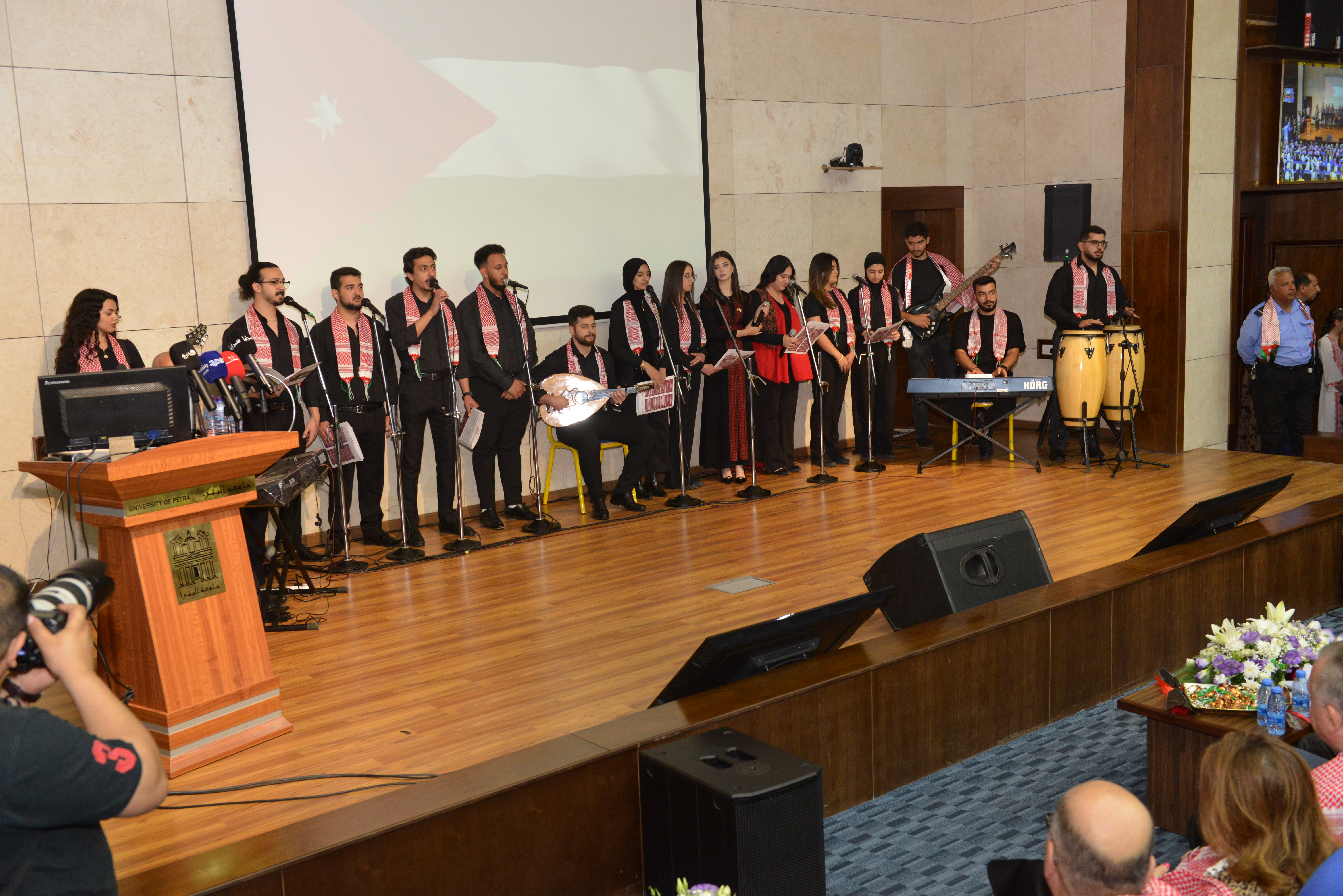 Madar Al-Saa Images 0.4989898251210727