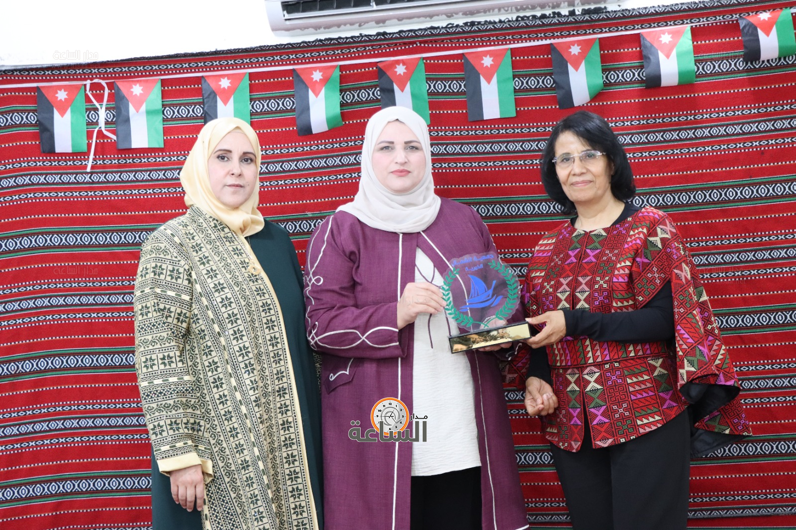 Madar Al-Saa Images 0.7751653348050708