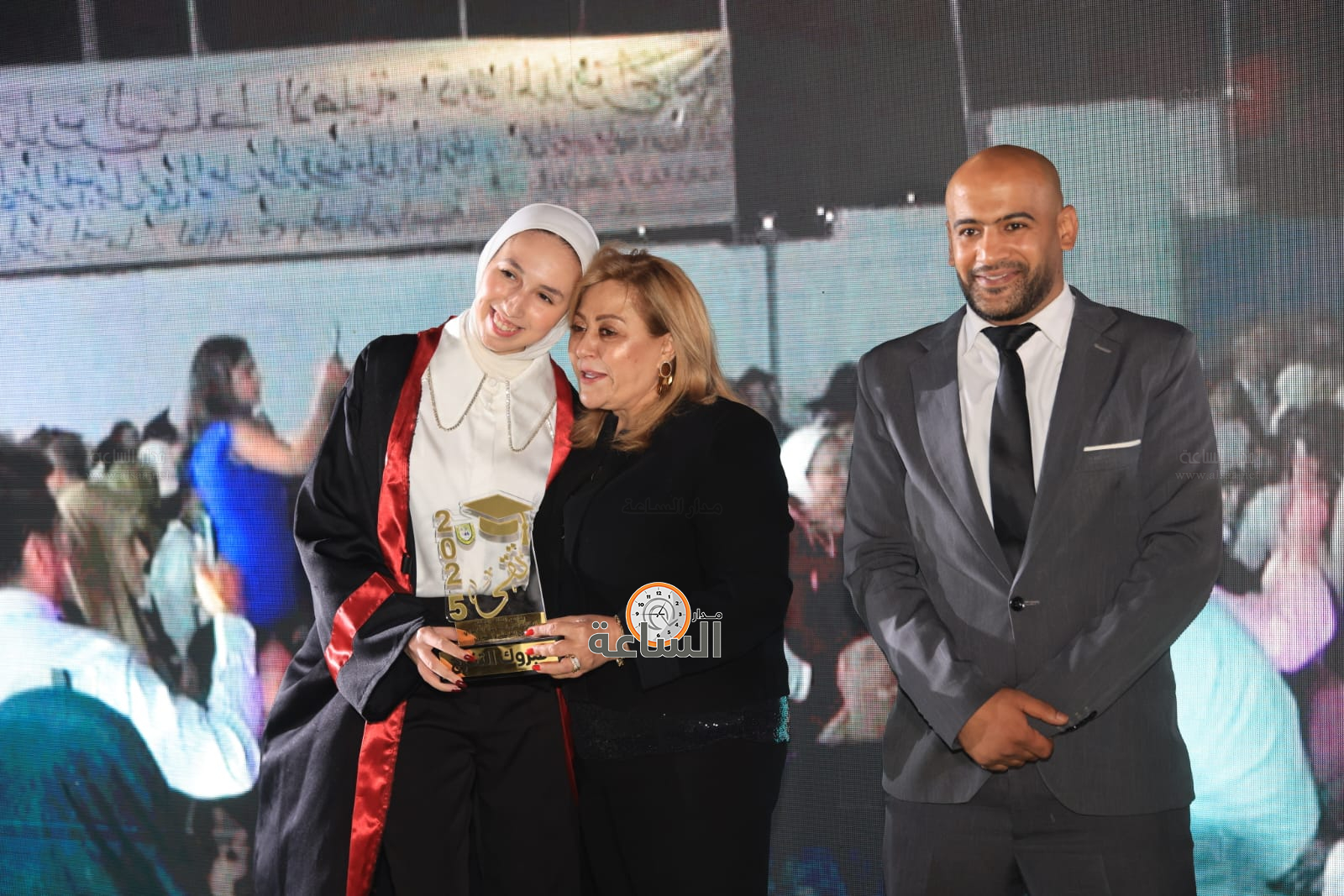 Madar Al-Saa Images 0.4126235618614862