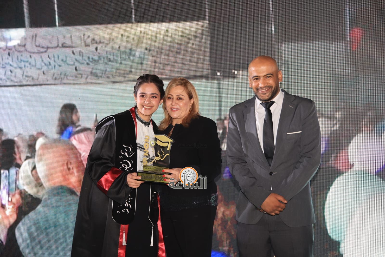 Madar Al-Saa Images 0.42022392674729603