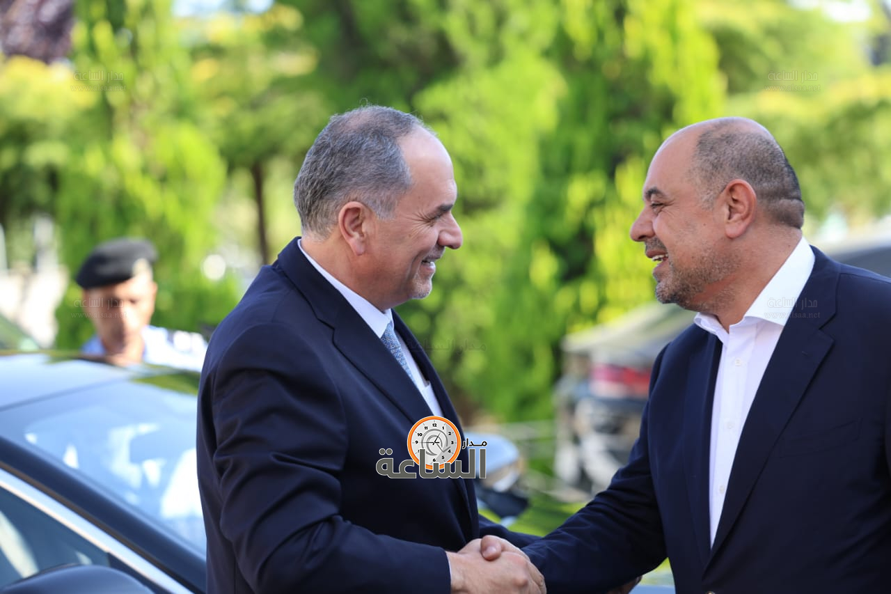 Madar Al-Saa Images 0.505575621142608