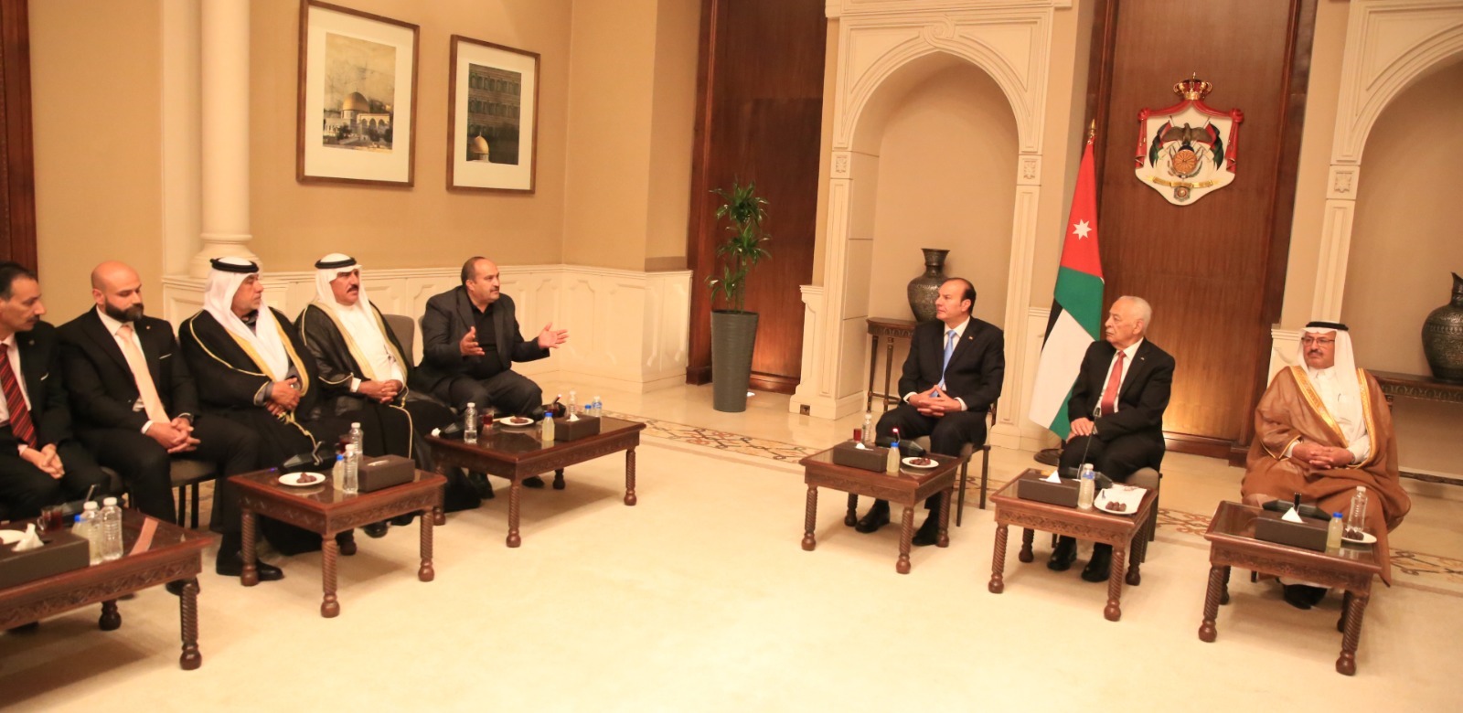 Madar Al-Saa Images 0.4973039864096108