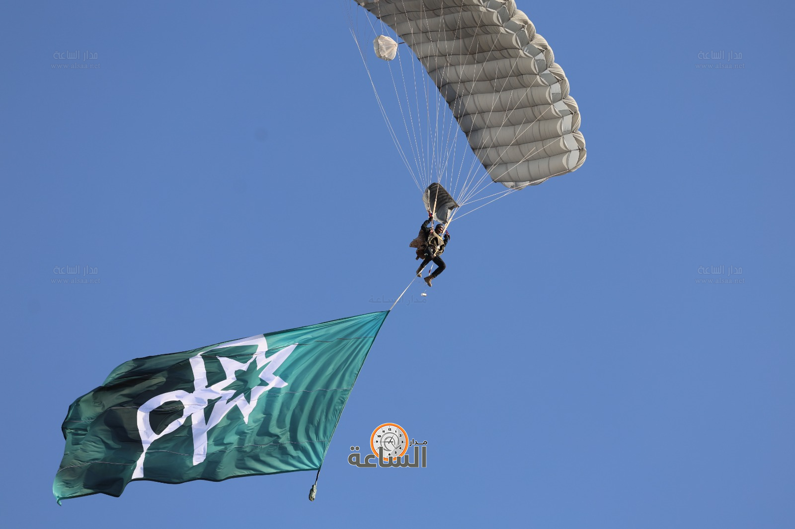 Madar Al-Saa Images 0.5714376435882412