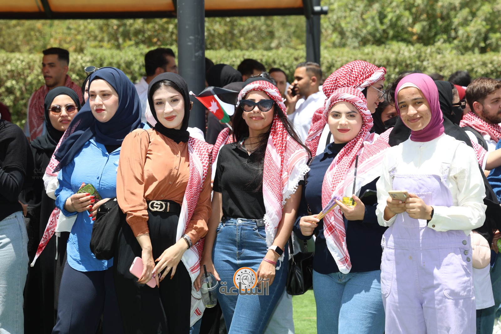 Madar Al-Saa Images 0.443046453480776