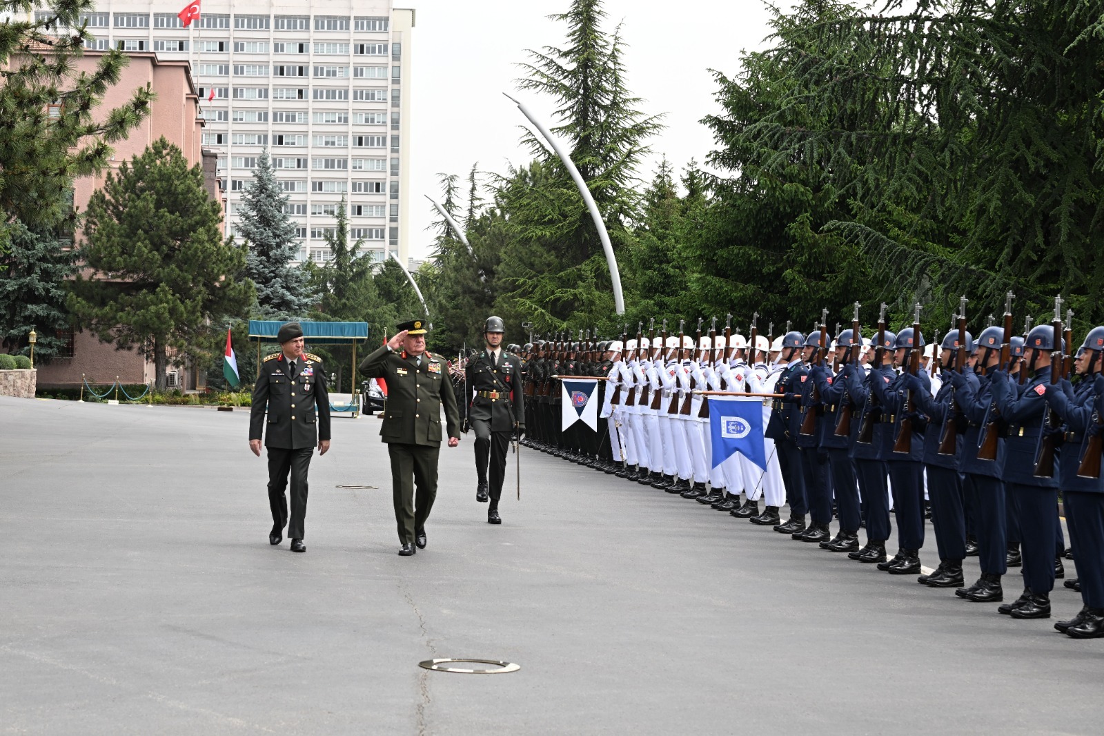 Madar Al-Saa Images 0.6022605822828133