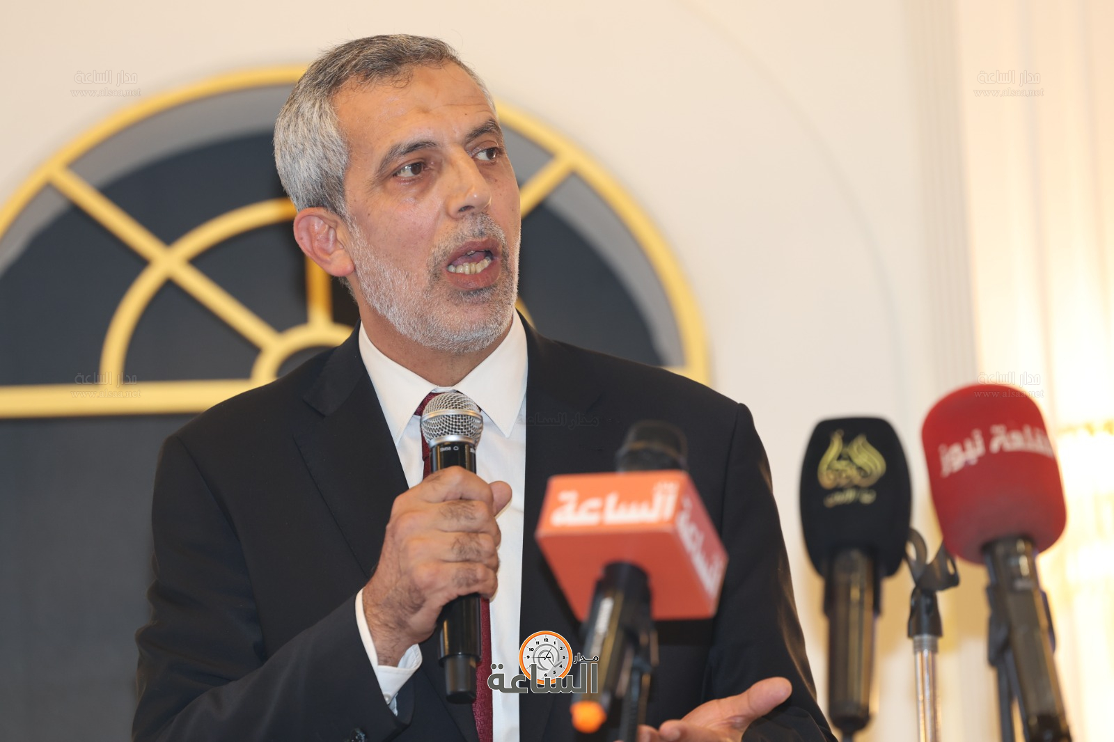 Madar Al-Saa Images 0.3116066363826021