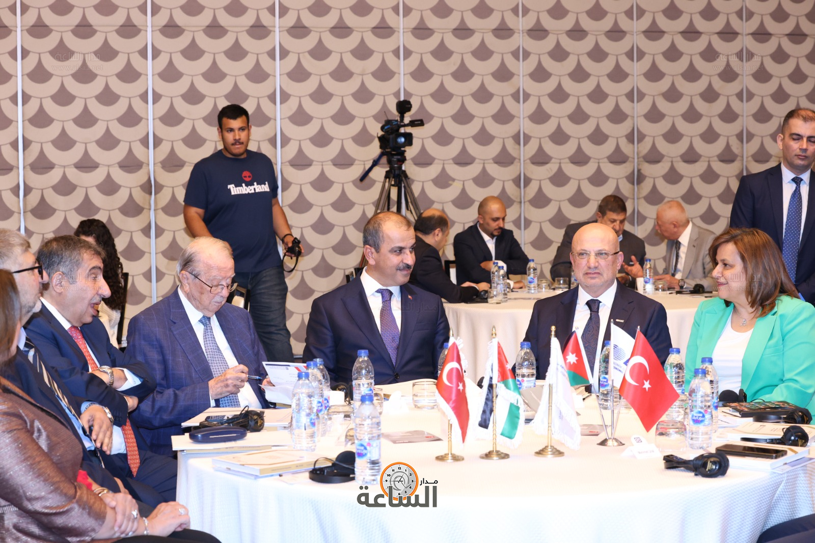 Madar Al-Saa Images 0.5411832786783447