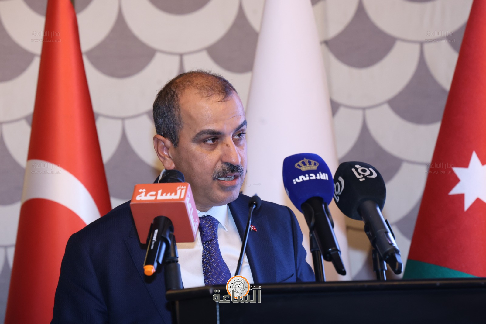 Madar Al-Saa Images 0.7508108949810504