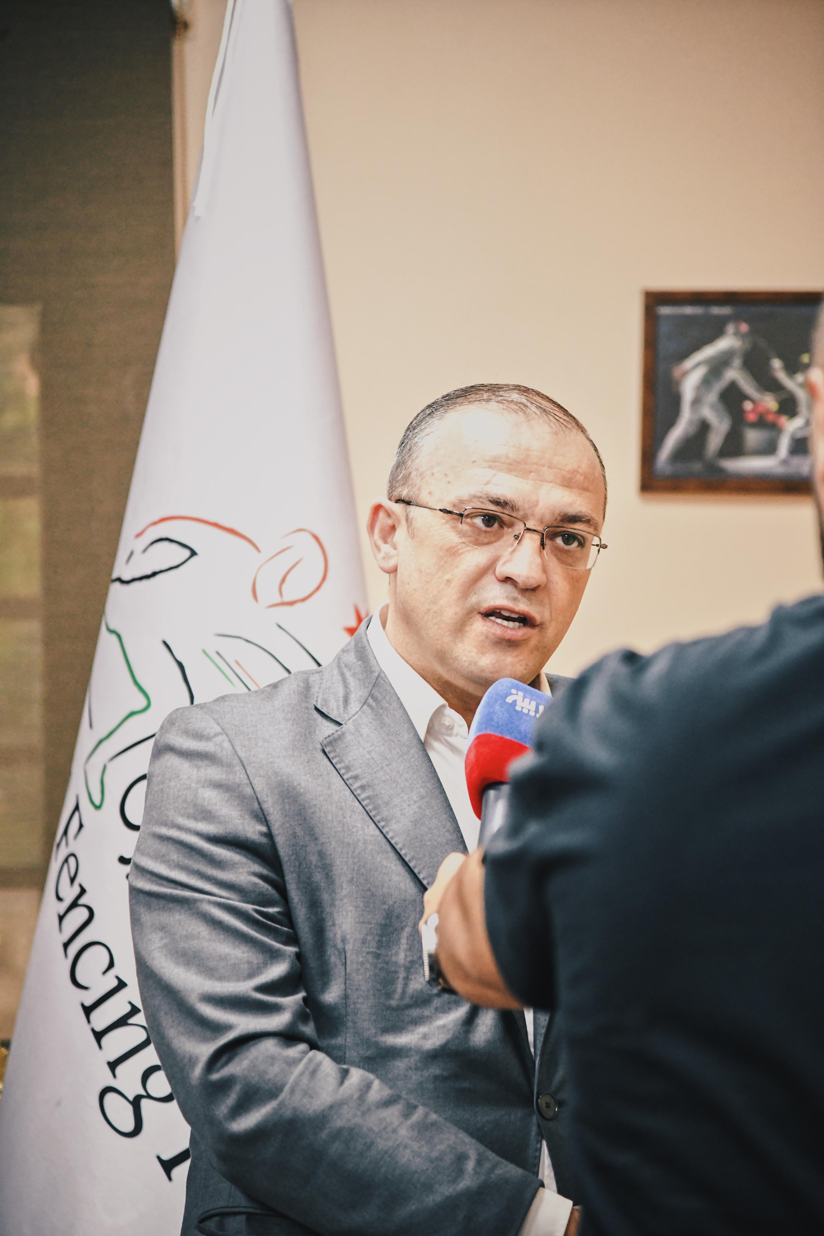 Madar Al-Saa Images 0.24436000721283113