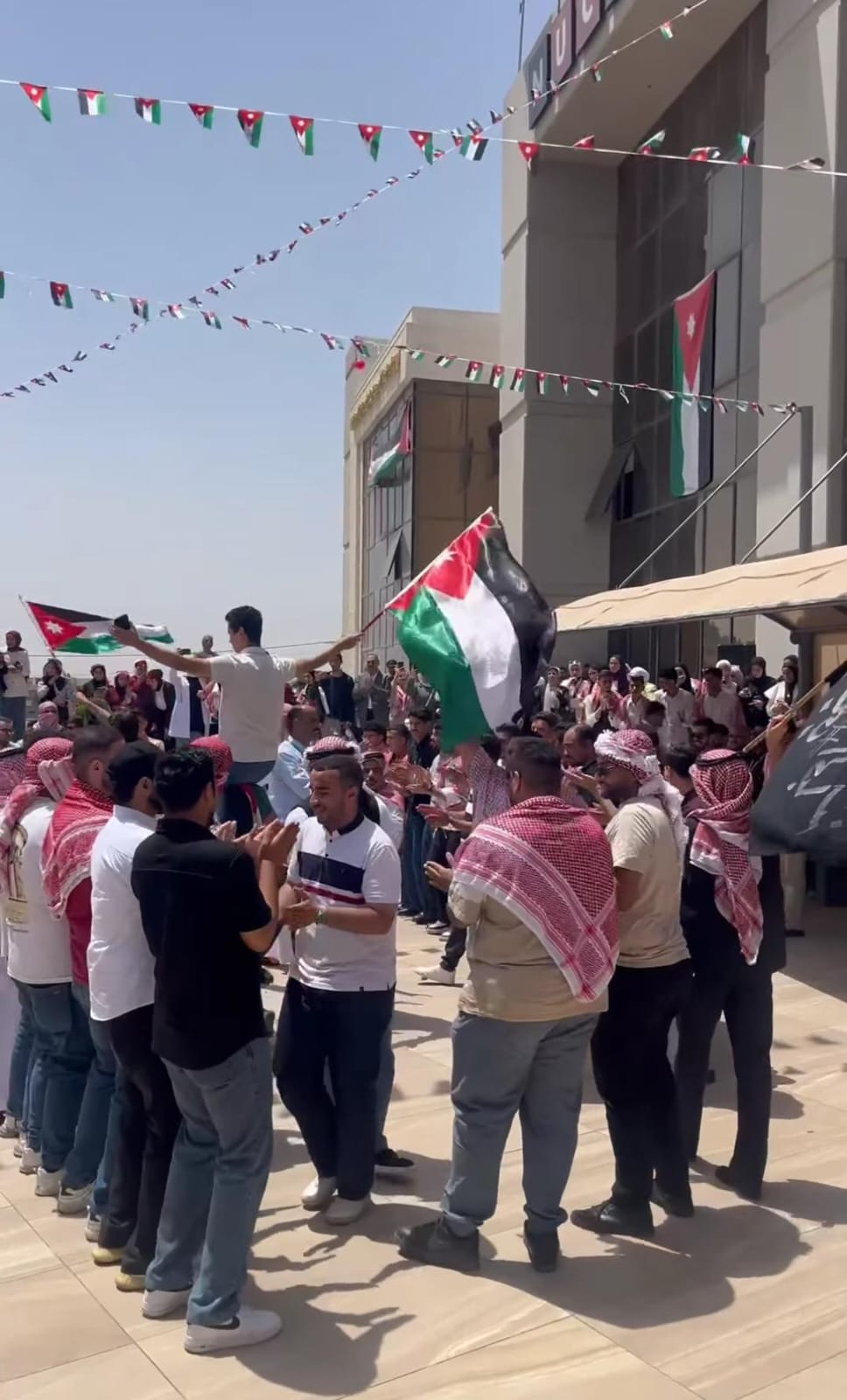 Madar Al-Saa Images 0.08350282148999932