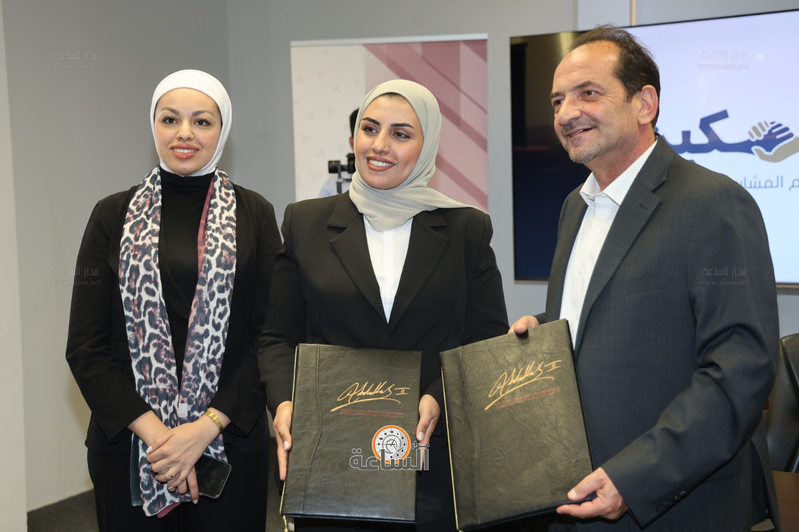 Madar Al-Saa Images 0.12325489523914523